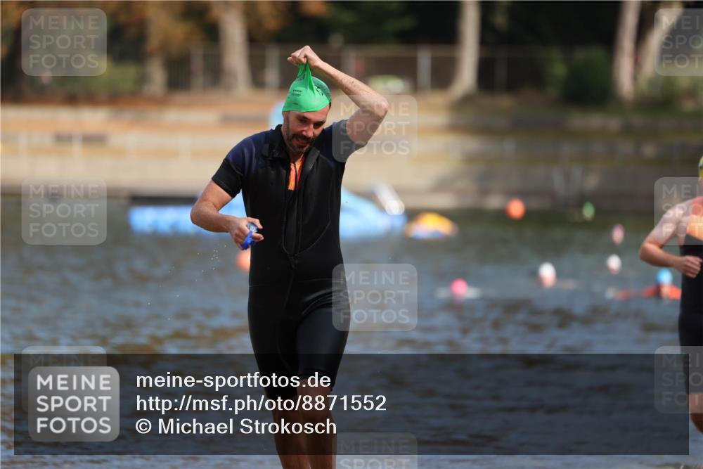 14.09.2025 - Stadtparktriathlon Michael Strokosch http://msf.ph/oto/8871552 14.09.2025 11:34:23 Schwimmen 1068, 1071 meine-sportfotos.de