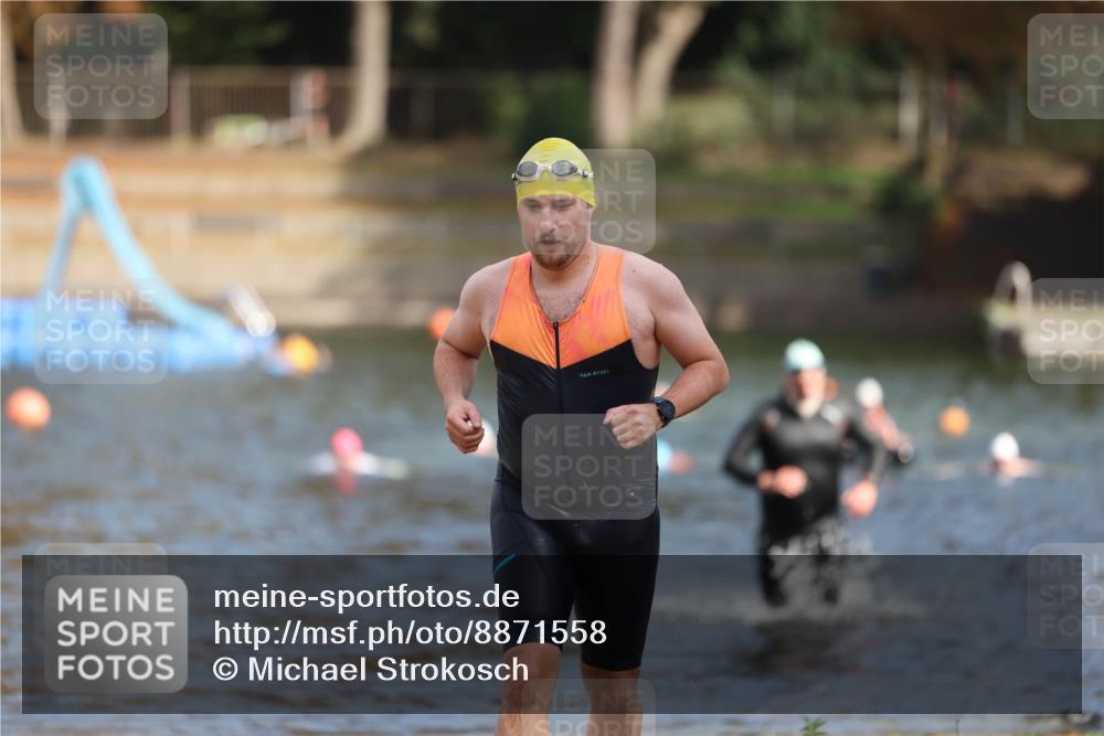 14.09.2025 - Stadtparktriathlon Michael Strokosch http://msf.ph/oto/8871558 14.09.2025 11:34:26 Schwimmen 1068, 1071, 1094 meine-sportfotos.de