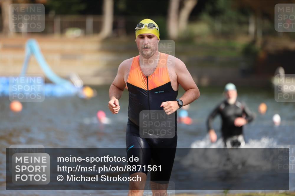 14.09.2025 - Stadtparktriathlon Michael Strokosch http://msf.ph/oto/8871561 14.09.2025 11:34:26 Schwimmen 1068, 1071, 1094 meine-sportfotos.de