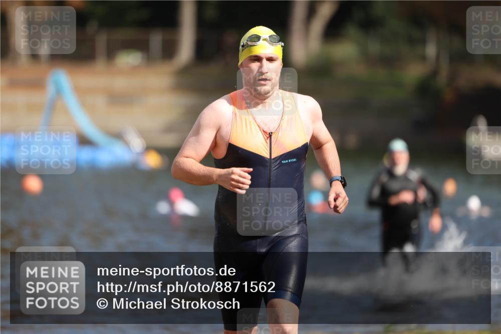 14.09.2025 - Stadtparktriathlon Michael Strokosch http://msf.ph/oto/8871562 14.09.2025 11:34:27 Schwimmen 1068, 1071, 1094 meine-sportfotos.de
