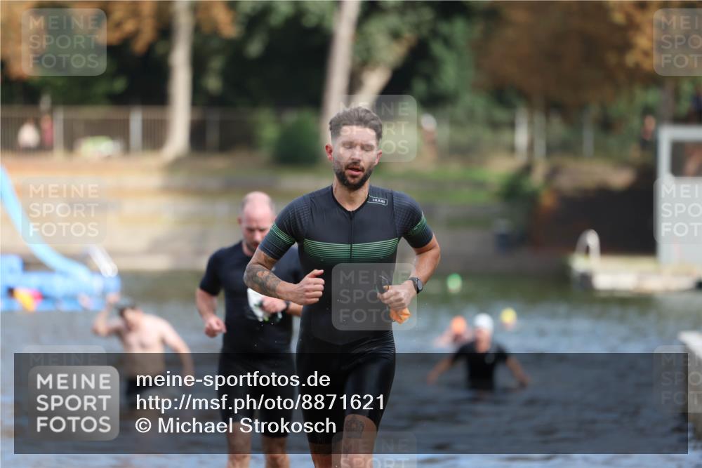 14.09.2025 - Stadtparktriathlon Michael Strokosch http://msf.ph/oto/8871621 14.09.2025 11:35:03 Schwimmen 1050, 1055, 1085, 1089 meine-sportfotos.de