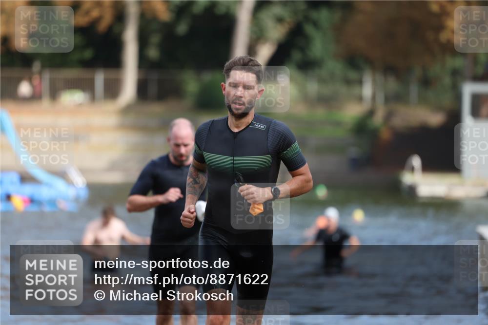 14.09.2025 - Stadtparktriathlon Michael Strokosch http://msf.ph/oto/8871622 14.09.2025 11:35:03 Schwimmen 1050, 1055, 1085, 1089 meine-sportfotos.de