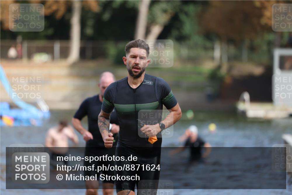 14.09.2025 - Stadtparktriathlon Michael Strokosch http://msf.ph/oto/8871624 14.09.2025 11:35:03 Schwimmen 1050, 1055, 1085, 1089 meine-sportfotos.de