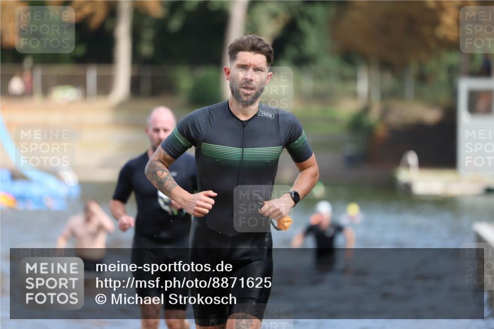 14.09.2025 - Stadtparktriathlon Michael Strokosch http://msf.ph/oto/8871625 14.09.2025 11:35:03 Schwimmen 1050, 1055, 1085, 1089 meine-sportfotos.de