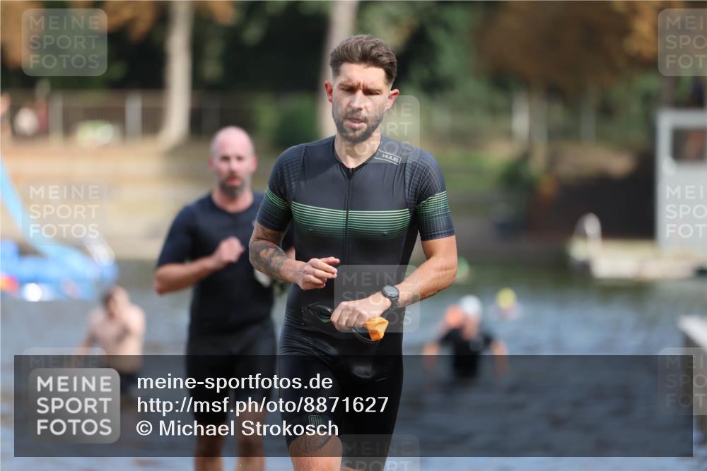 14.09.2025 - Stadtparktriathlon Michael Strokosch http://msf.ph/oto/8871627 14.09.2025 11:35:04 Schwimmen 1050, 1055, 1081, 1085, 1089 meine-sportfotos.de