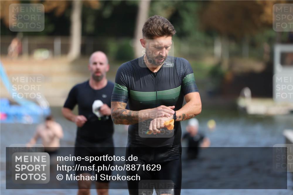 14.09.2025 - Stadtparktriathlon Michael Strokosch http://msf.ph/oto/8871629 14.09.2025 11:35:04 Schwimmen 1050, 1055, 1081, 1085, 1089 meine-sportfotos.de