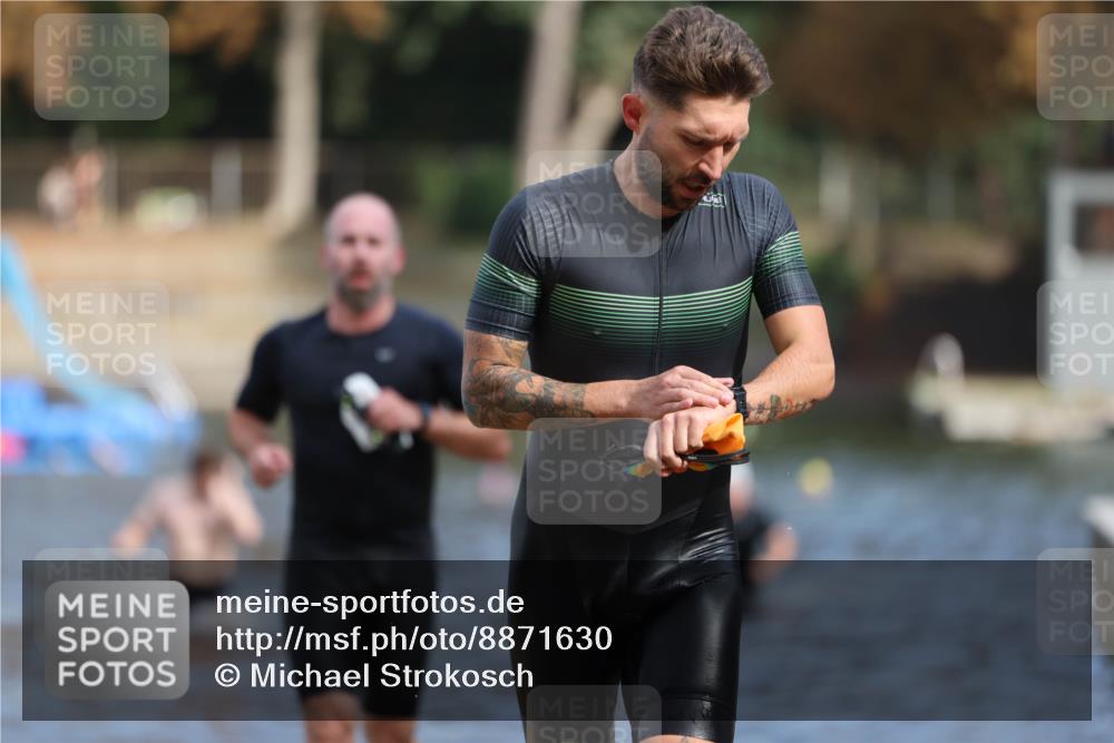 14.09.2025 - Stadtparktriathlon Michael Strokosch http://msf.ph/oto/8871630 14.09.2025 11:35:04 Schwimmen 1050, 1055, 1081, 1085, 1089 meine-sportfotos.de