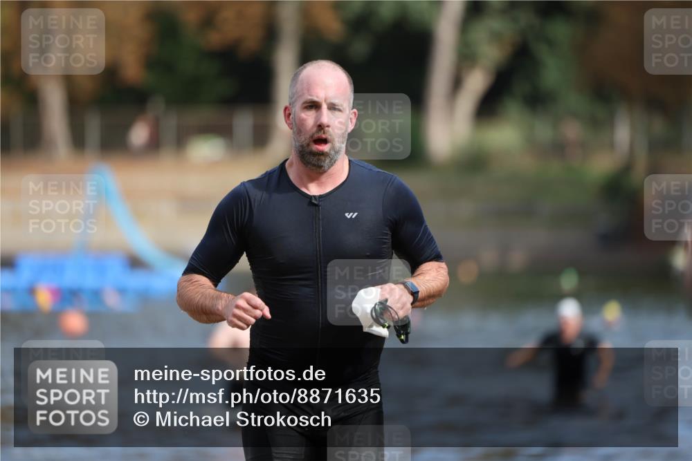 14.09.2025 - Stadtparktriathlon Michael Strokosch http://msf.ph/oto/8871635 14.09.2025 11:35:06 Schwimmen 1050, 1081, 1089 meine-sportfotos.de