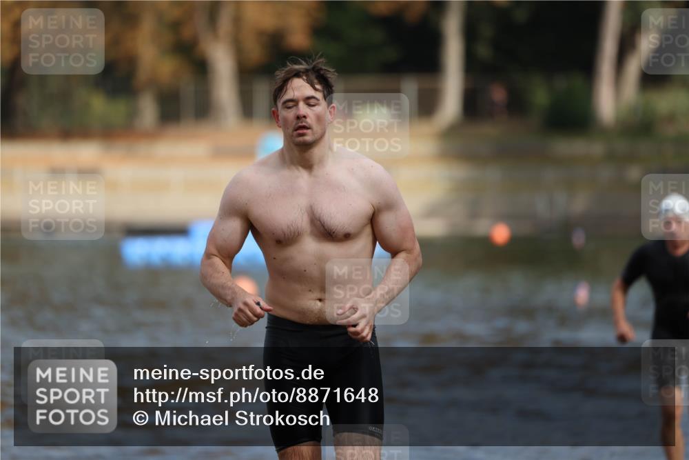14.09.2025 - Stadtparktriathlon Michael Strokosch http://msf.ph/oto/8871648 14.09.2025 11:35:16 Schwimmen 1057, 1081 meine-sportfotos.de