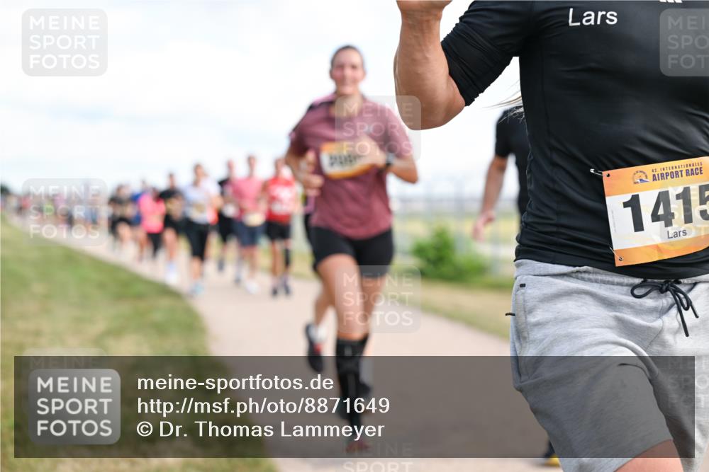 14.09.2025 - Airport Race Dr. Thomas Lammeyer http://msf.ph/oto/8871649 14.09.2025 12:16:14 Laufen 42, 1415 meine-sportfotos.de