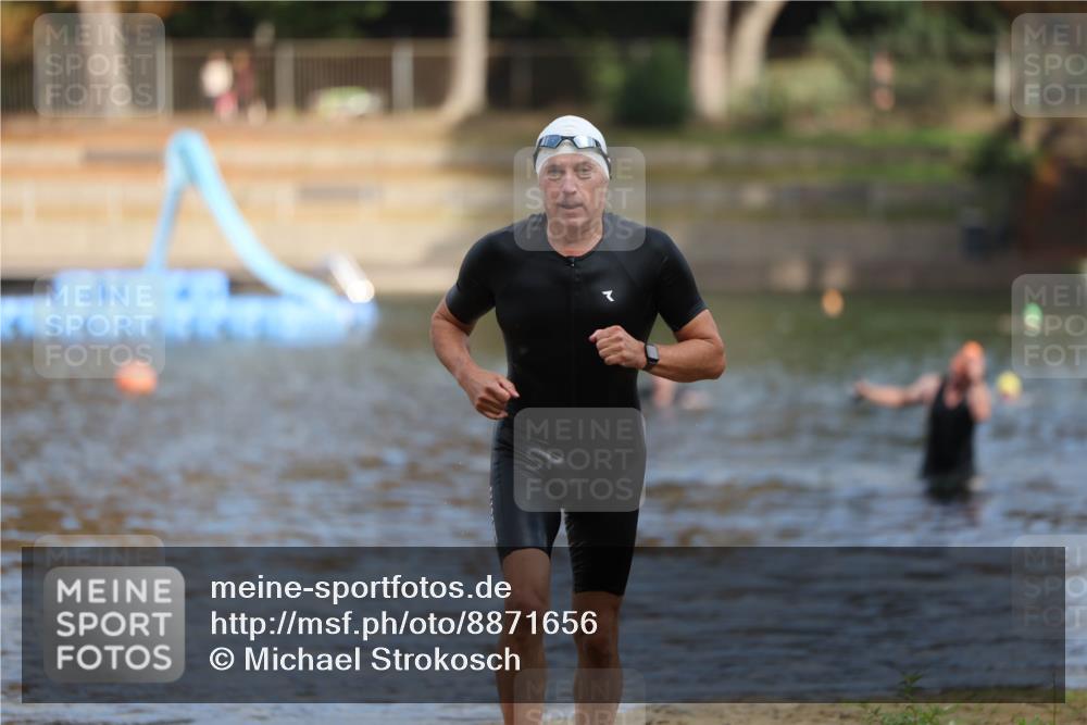 14.09.2025 - Stadtparktriathlon Michael Strokosch http://msf.ph/oto/8871656 14.09.2025 11:35:20 Schwimmen 1057, 1081 meine-sportfotos.de