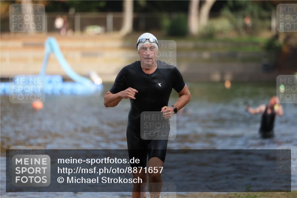 14.09.2025 - Stadtparktriathlon Michael Strokosch http://msf.ph/oto/8871657 14.09.2025 11:35:20 Schwimmen 1057, 1081 meine-sportfotos.de