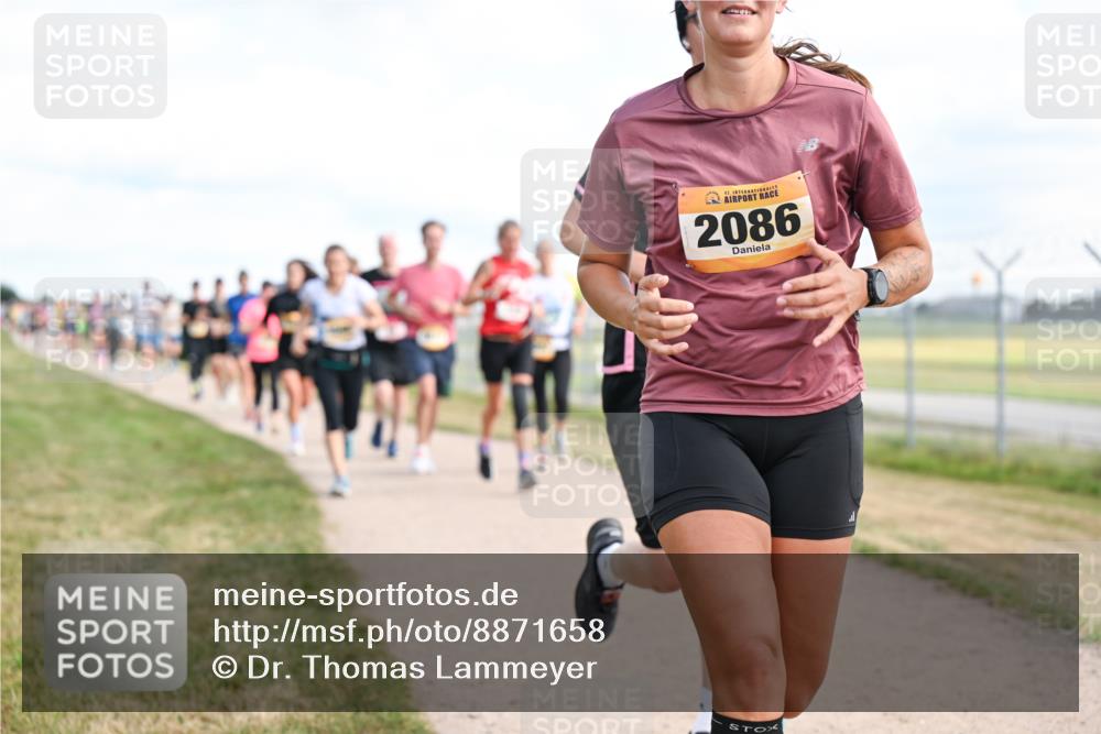 14.09.2025 - Airport Race Dr. Thomas Lammeyer http://msf.ph/oto/8871658 14.09.2025 12:16:15 Laufen 42, 2086 meine-sportfotos.de