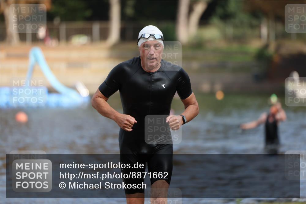 14.09.2025 - Stadtparktriathlon Michael Strokosch http://msf.ph/oto/8871662 14.09.2025 11:35:21 Schwimmen 1057 meine-sportfotos.de