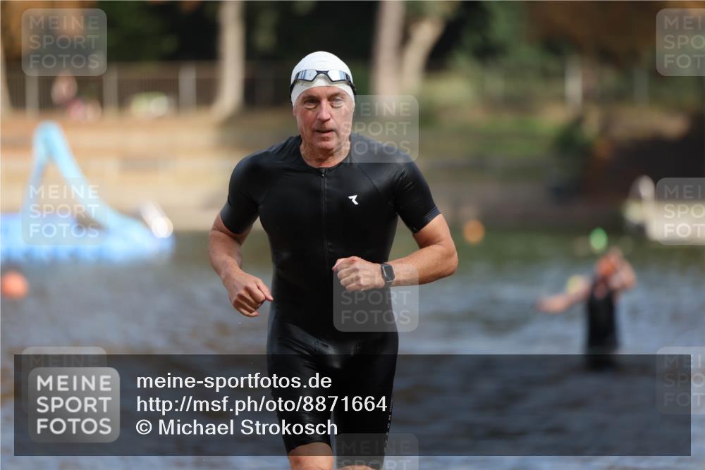 14.09.2025 - Stadtparktriathlon Michael Strokosch http://msf.ph/oto/8871664 14.09.2025 11:35:22 Schwimmen 1057 meine-sportfotos.de