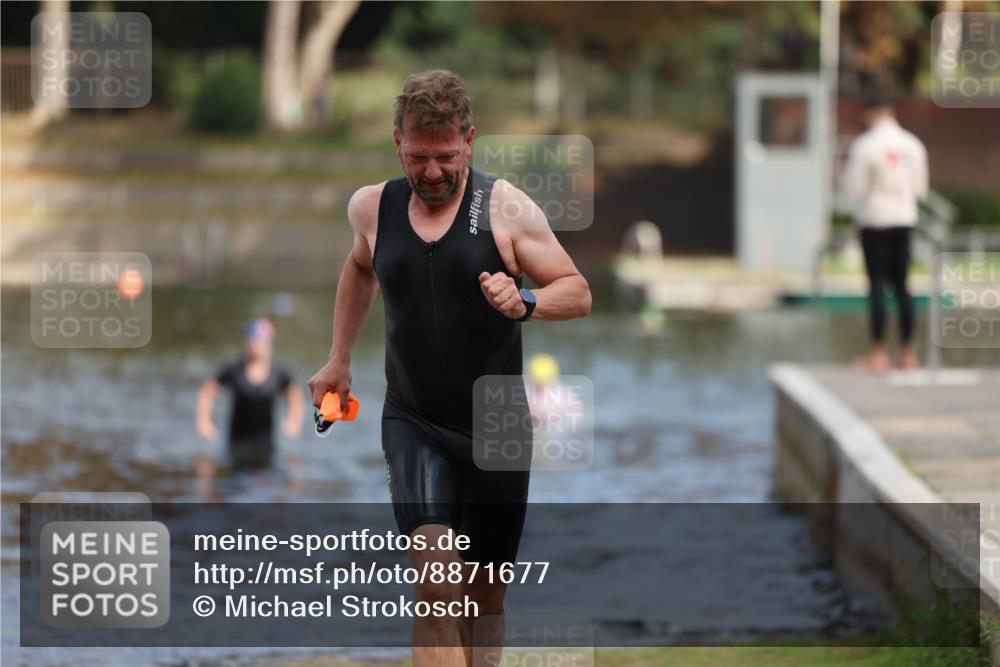 14.09.2025 - Stadtparktriathlon Michael Strokosch http://msf.ph/oto/8871677 14.09.2025 11:35:35 Schwimmen 1116 meine-sportfotos.de