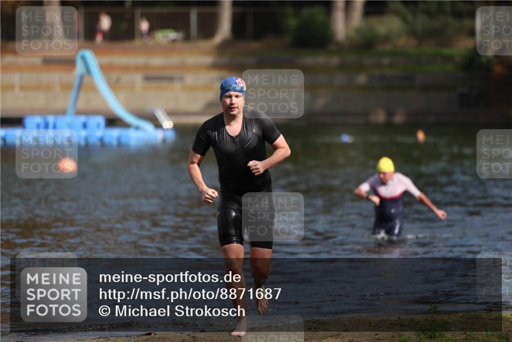 14.09.2025 - Stadtparktriathlon Michael Strokosch http://msf.ph/oto/8871687 14.09.2025 11:35:49 Schwimmen 1059, 1061 meine-sportfotos.de