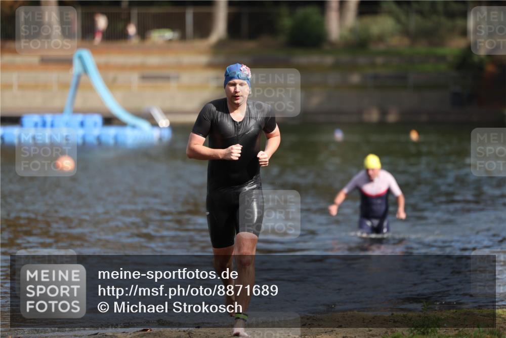 14.09.2025 - Stadtparktriathlon Michael Strokosch http://msf.ph/oto/8871689 14.09.2025 11:35:49 Schwimmen 1059, 1061 meine-sportfotos.de
