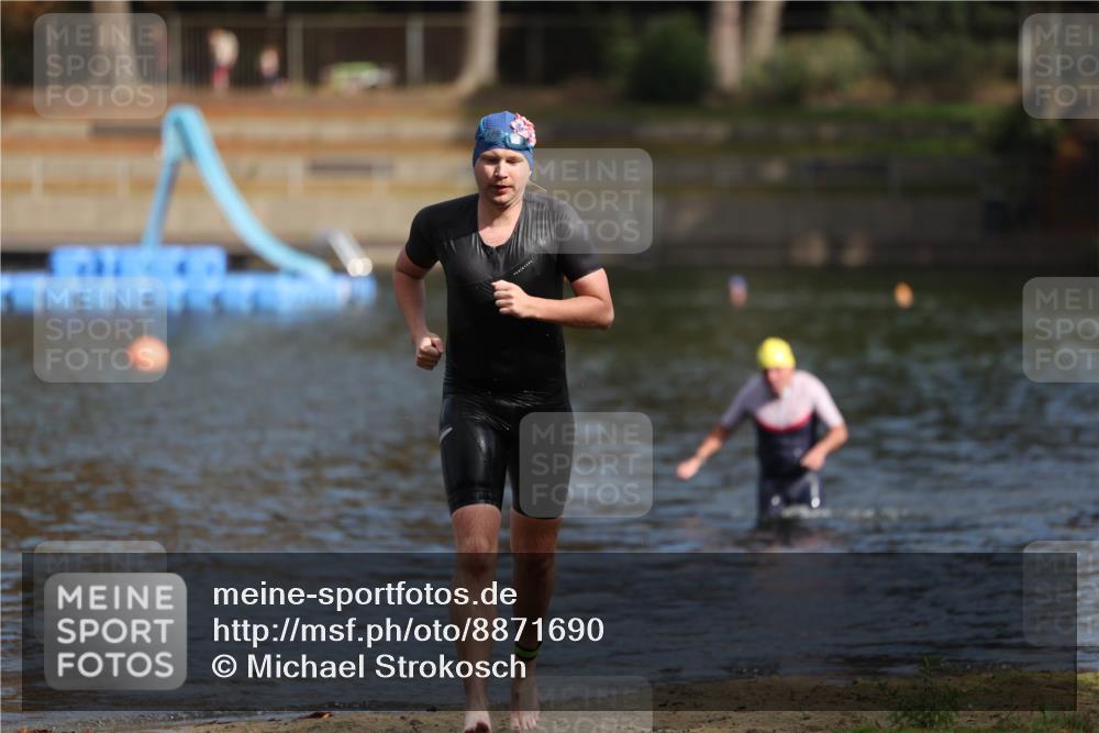 14.09.2025 - Stadtparktriathlon Michael Strokosch http://msf.ph/oto/8871690 14.09.2025 11:35:50 Schwimmen 1059, 1061 meine-sportfotos.de