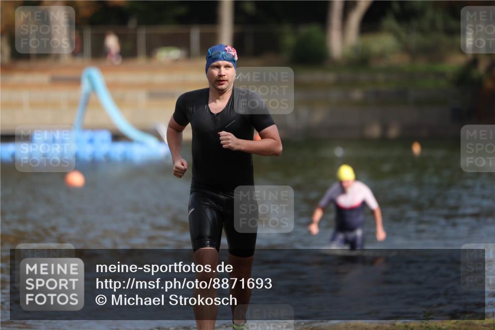 14.09.2025 - Stadtparktriathlon Michael Strokosch http://msf.ph/oto/8871693 14.09.2025 11:35:50 Schwimmen 1059, 1061 meine-sportfotos.de