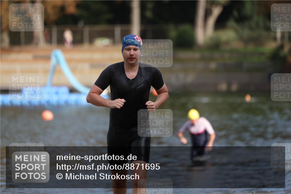 14.09.2025 - Stadtparktriathlon Michael Strokosch http://msf.ph/oto/8871695 14.09.2025 11:35:51 Schwimmen 1059, 1061 meine-sportfotos.de