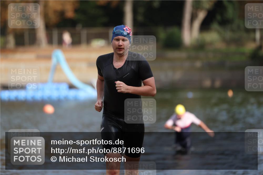 14.09.2025 - Stadtparktriathlon Michael Strokosch http://msf.ph/oto/8871696 14.09.2025 11:35:51 Schwimmen 1059, 1061 meine-sportfotos.de