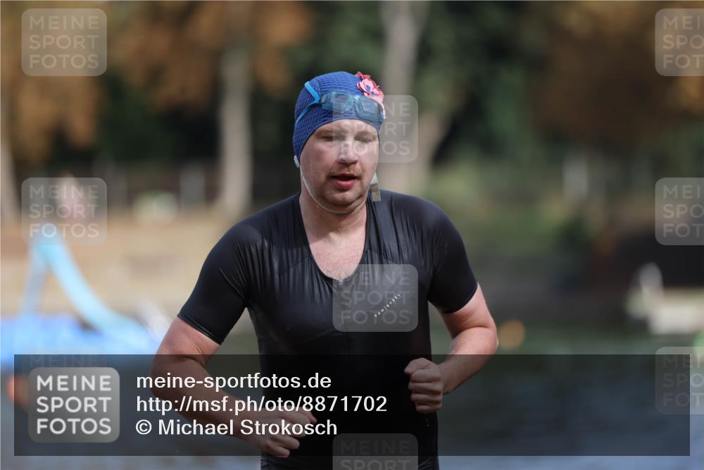 14.09.2025 - Stadtparktriathlon Michael Strokosch http://msf.ph/oto/8871702 14.09.2025 11:35:53 Schwimmen 1059, 1061 meine-sportfotos.de