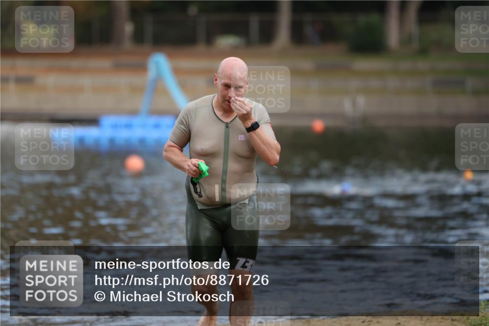 14.09.2025 - Stadtparktriathlon Michael Strokosch http://msf.ph/oto/8871726 14.09.2025 11:37:05 Schwimmen 1075 meine-sportfotos.de