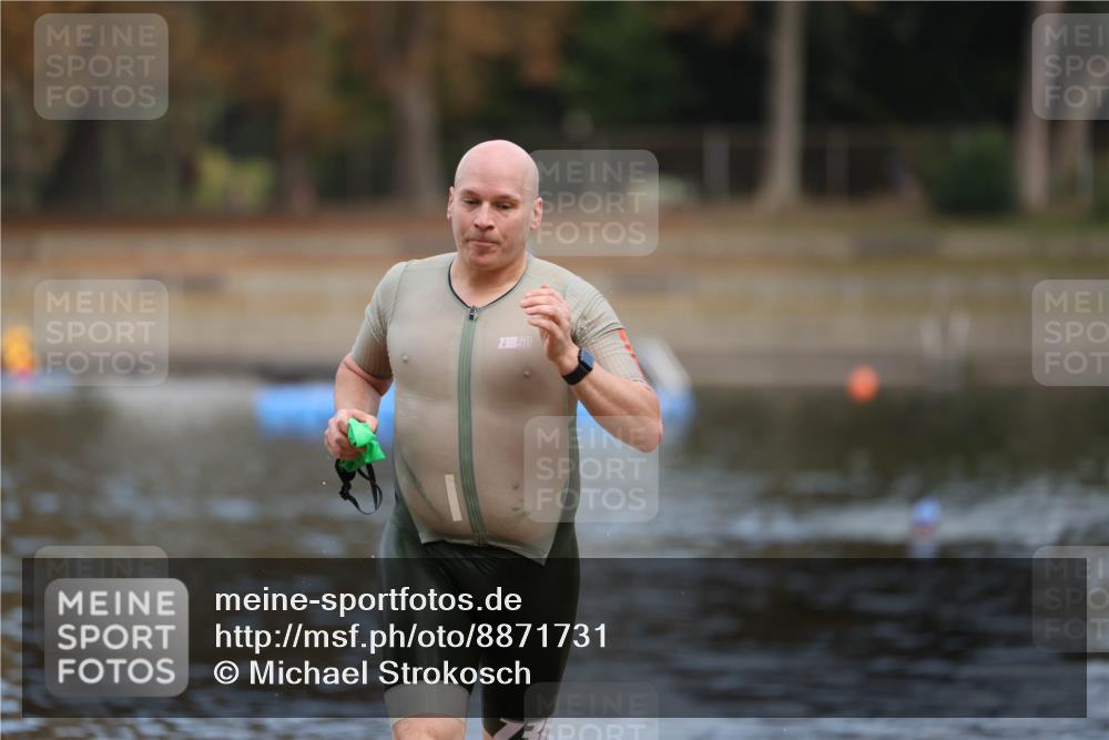 14.09.2025 - Stadtparktriathlon Michael Strokosch http://msf.ph/oto/8871731 14.09.2025 11:37:06 Schwimmen 1075 meine-sportfotos.de