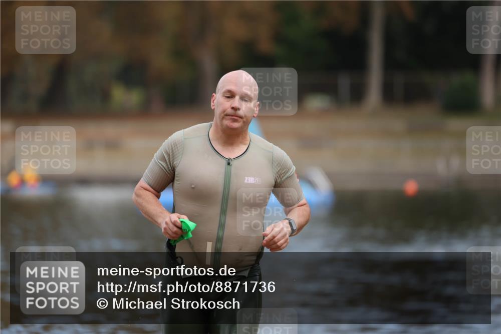 14.09.2025 - Stadtparktriathlon Michael Strokosch http://msf.ph/oto/8871736 14.09.2025 11:37:07 Schwimmen 1075 meine-sportfotos.de