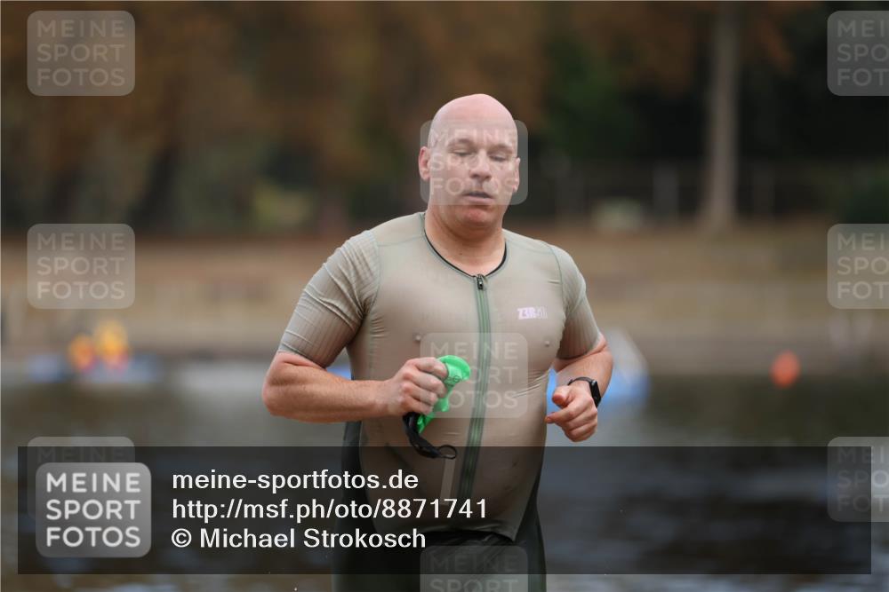 14.09.2025 - Stadtparktriathlon Michael Strokosch http://msf.ph/oto/8871741 14.09.2025 11:37:07 Schwimmen 1075 meine-sportfotos.de