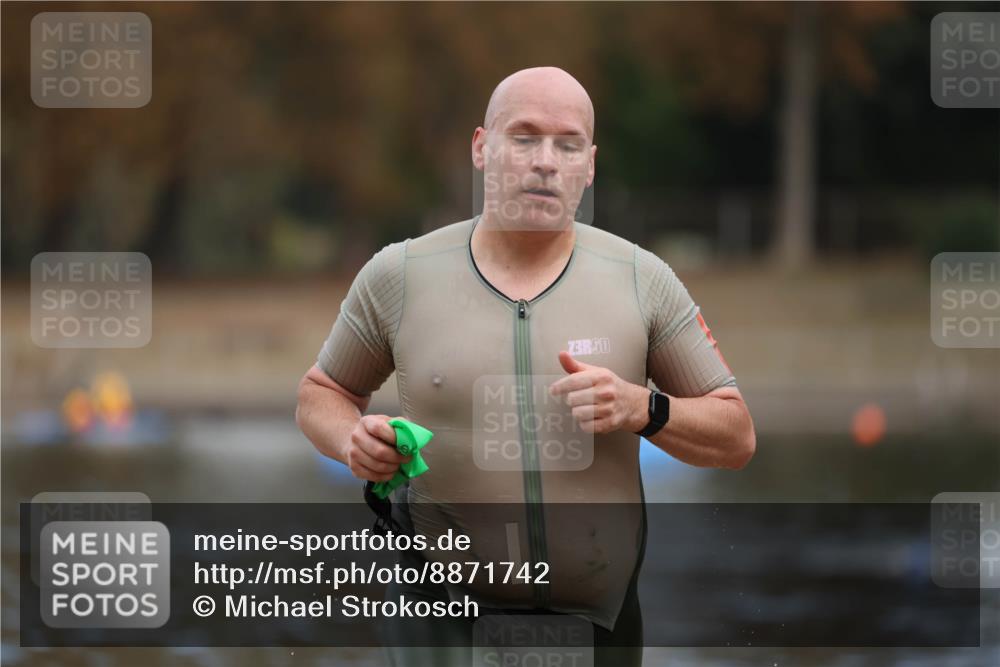 14.09.2025 - Stadtparktriathlon Michael Strokosch http://msf.ph/oto/8871742 14.09.2025 11:37:07 Schwimmen 1075 meine-sportfotos.de