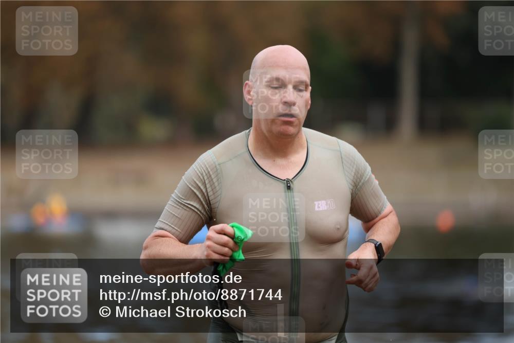 14.09.2025 - Stadtparktriathlon Michael Strokosch http://msf.ph/oto/8871744 14.09.2025 11:37:08 Schwimmen 1075 meine-sportfotos.de