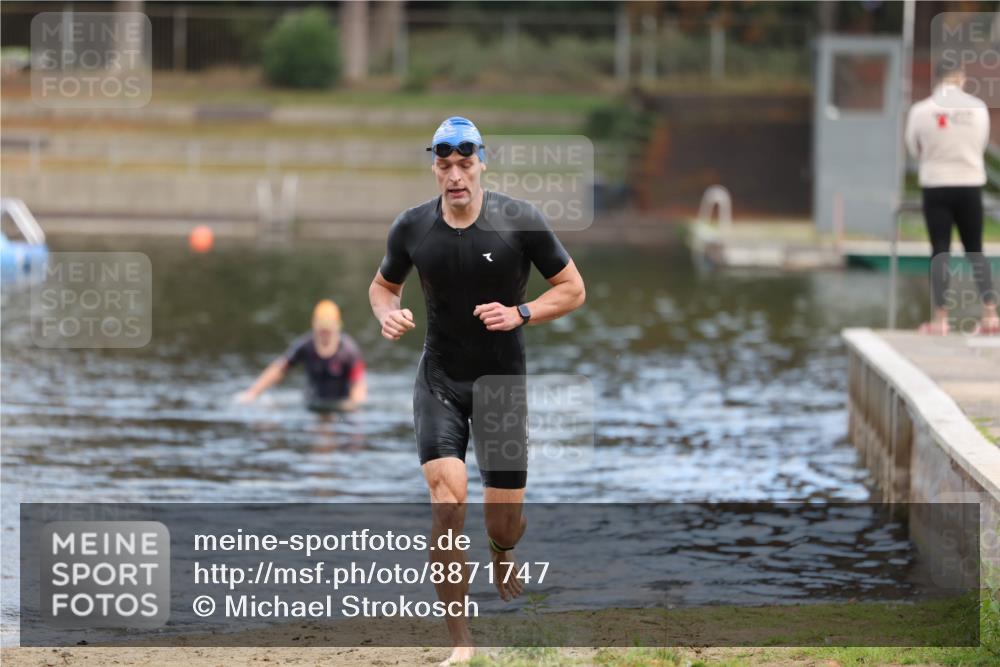 14.09.2025 - Stadtparktriathlon Michael Strokosch http://msf.ph/oto/8871747 14.09.2025 11:37:29 Schwimmen 1119 meine-sportfotos.de