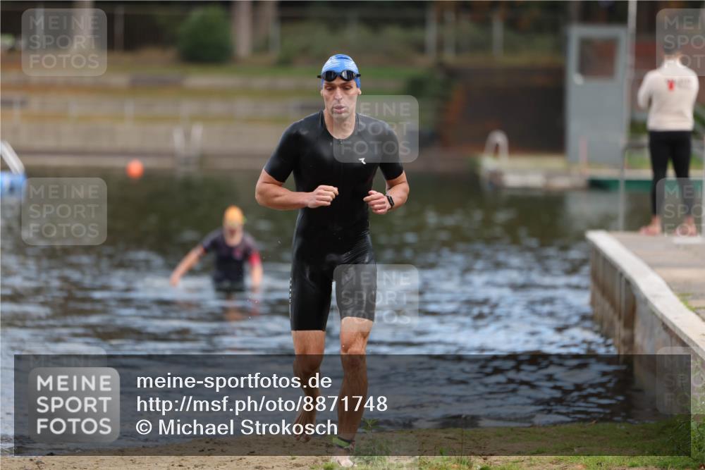 14.09.2025 - Stadtparktriathlon Michael Strokosch http://msf.ph/oto/8871748 14.09.2025 11:37:30 Schwimmen 1119 meine-sportfotos.de