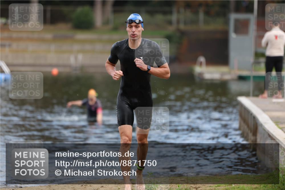 14.09.2025 - Stadtparktriathlon Michael Strokosch http://msf.ph/oto/8871750 14.09.2025 11:37:30 Schwimmen 1119 meine-sportfotos.de