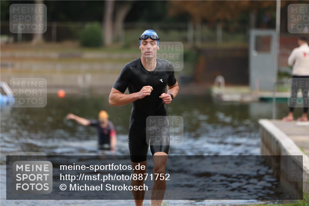 14.09.2025 - Stadtparktriathlon Michael Strokosch http://msf.ph/oto/8871752 14.09.2025 11:37:30 Schwimmen 1119 meine-sportfotos.de