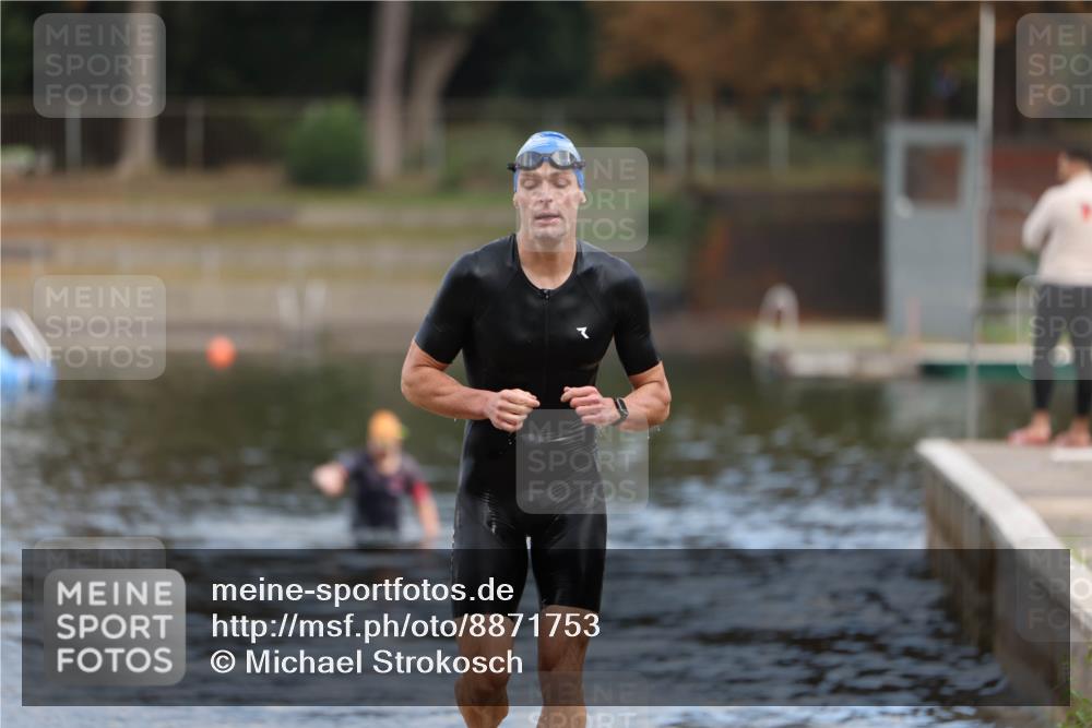 14.09.2025 - Stadtparktriathlon Michael Strokosch http://msf.ph/oto/8871753 14.09.2025 11:37:30 Schwimmen 1119 meine-sportfotos.de
