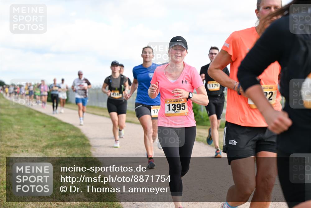 14.09.2025 - Airport Race Dr. Thomas Lammeyer http://msf.ph/oto/8871754 14.09.2025 12:16:20 Laufen 17, 1395, 1179, 22 meine-sportfotos.de