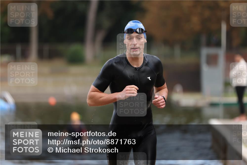 14.09.2025 - Stadtparktriathlon Michael Strokosch http://msf.ph/oto/8871763 14.09.2025 11:37:32 Schwimmen 1119 meine-sportfotos.de