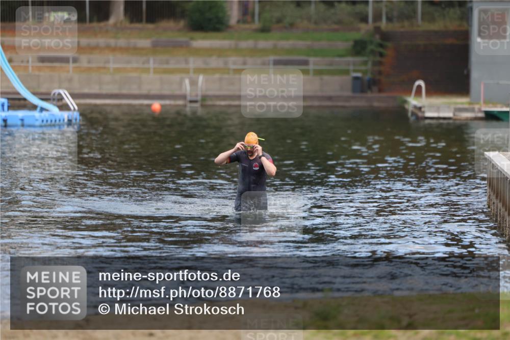 14.09.2025 - Stadtparktriathlon Michael Strokosch http://msf.ph/oto/8871768 14.09.2025 11:37:35 Schwimmen 1119 meine-sportfotos.de