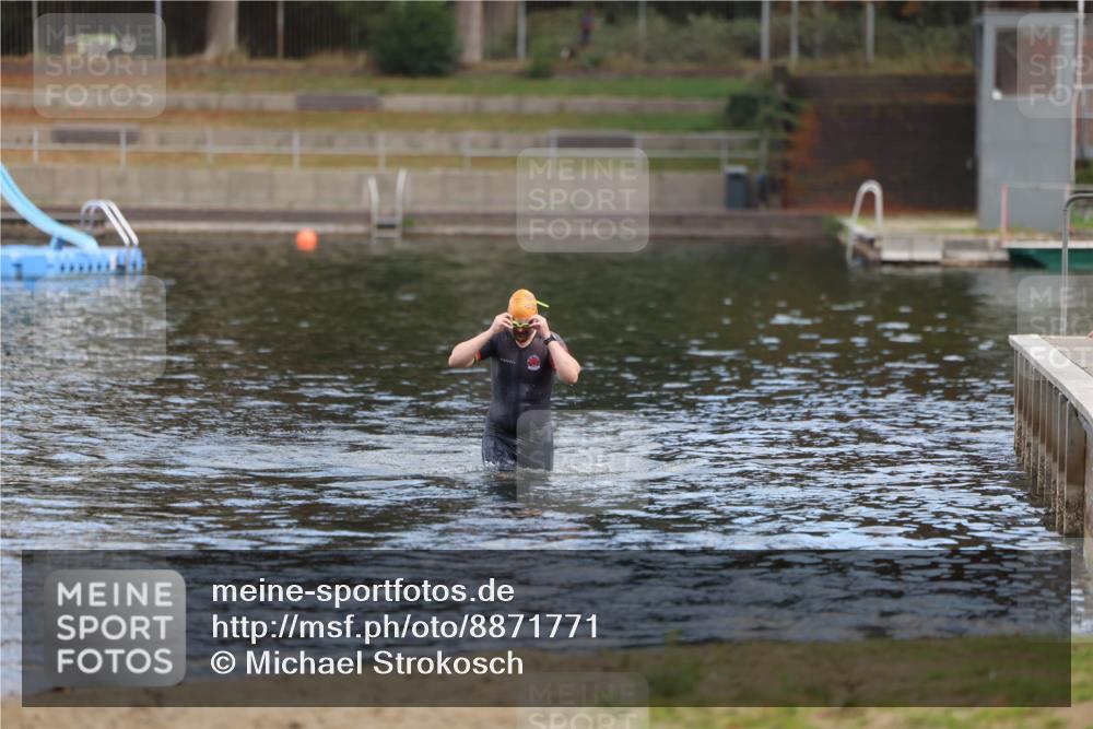 14.09.2025 - Stadtparktriathlon Michael Strokosch http://msf.ph/oto/8871771 14.09.2025 11:37:35 Schwimmen 1119 meine-sportfotos.de