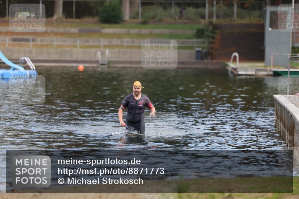 14.09.2025 - Stadtparktriathlon Michael Strokosch http://msf.ph/oto/8871773 14.09.2025 11:37:36 Schwimmen 1119 meine-sportfotos.de