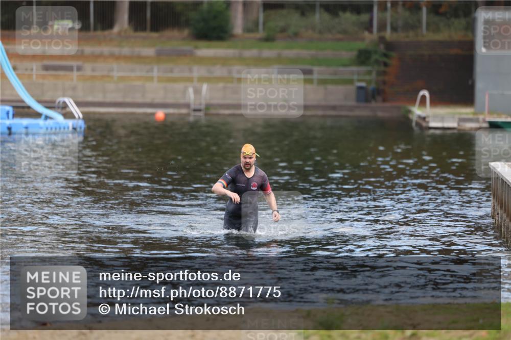 14.09.2025 - Stadtparktriathlon Michael Strokosch http://msf.ph/oto/8871775 14.09.2025 11:37:37 Schwimmen  meine-sportfotos.de