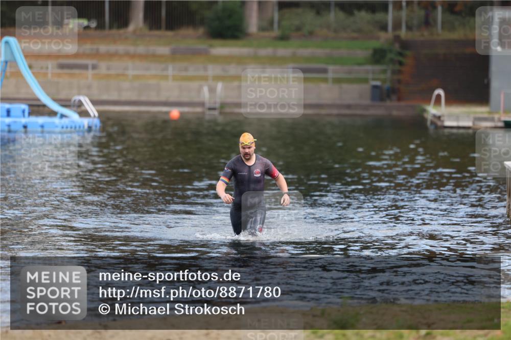 14.09.2025 - Stadtparktriathlon Michael Strokosch http://msf.ph/oto/8871780 14.09.2025 11:37:38 Schwimmen 1096 meine-sportfotos.de