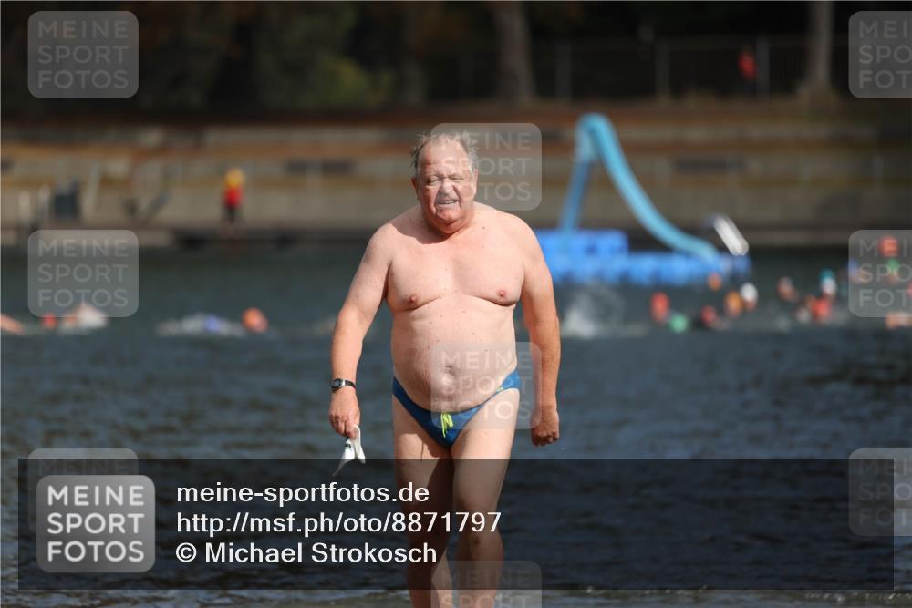 14.09.2025 - Stadtparktriathlon Michael Strokosch http://msf.ph/oto/8871797 14.09.2025 11:45:02 Schwimmen 1100 meine-sportfotos.de