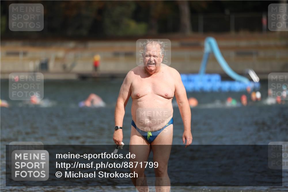 14.09.2025 - Stadtparktriathlon Michael Strokosch http://msf.ph/oto/8871799 14.09.2025 11:45:02 Schwimmen 1100 meine-sportfotos.de