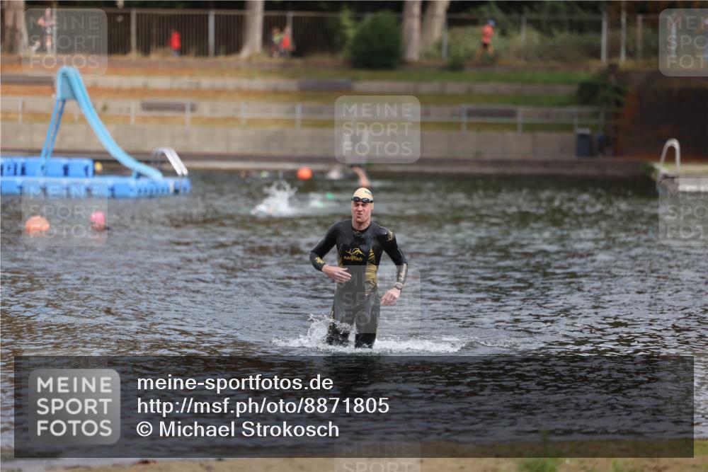 14.09.2025 - Stadtparktriathlon Michael Strokosch http://msf.ph/oto/8871805 14.09.2025 11:48:11 Schwimmen 1125 meine-sportfotos.de