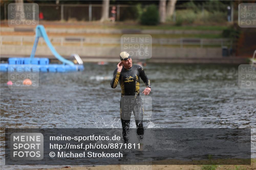 14.09.2025 - Stadtparktriathlon Michael Strokosch http://msf.ph/oto/8871811 14.09.2025 11:48:15 Schwimmen 1125 meine-sportfotos.de