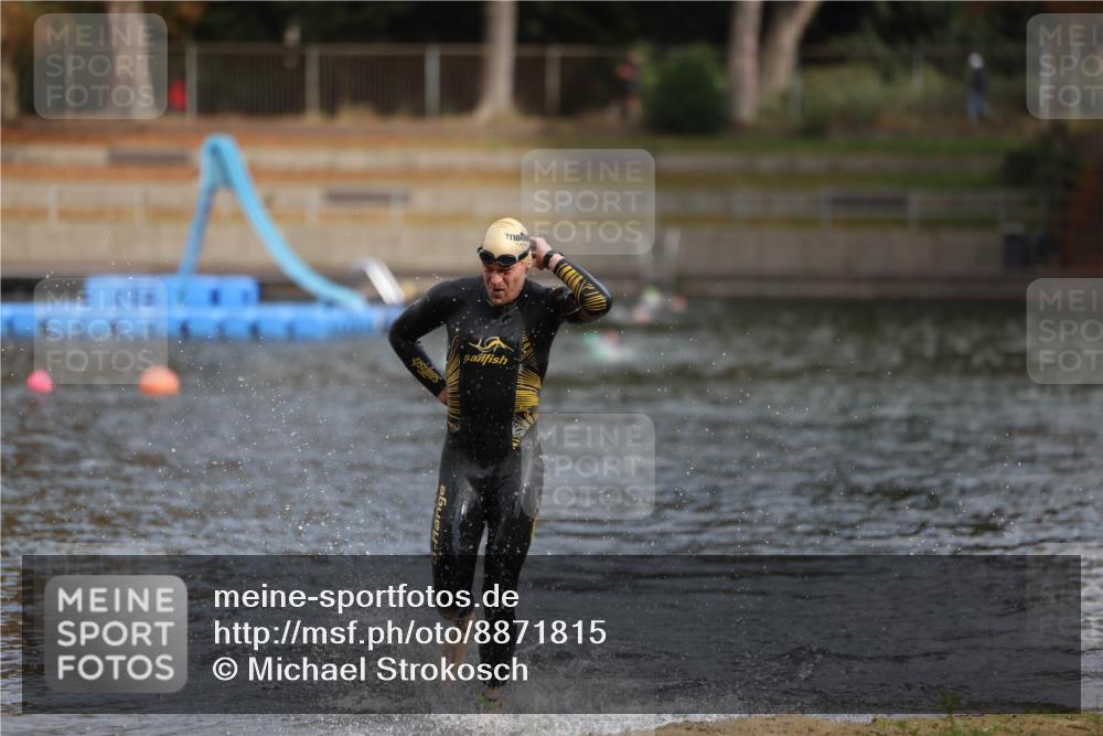 14.09.2025 - Stadtparktriathlon Michael Strokosch http://msf.ph/oto/8871815 14.09.2025 11:48:16 Schwimmen 1125 meine-sportfotos.de